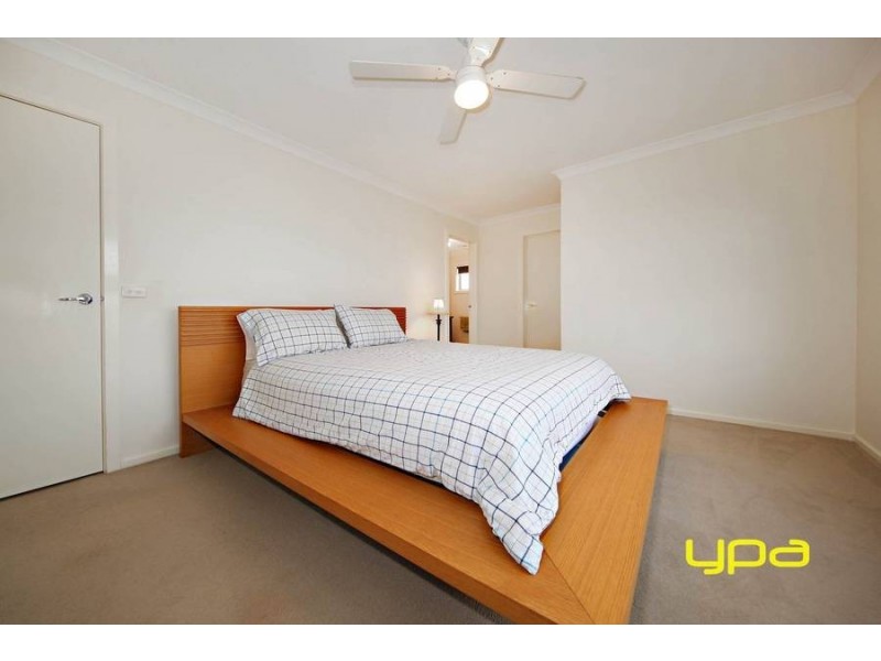 1/40 McCubbin Way, Caroline Springs VIC 3023