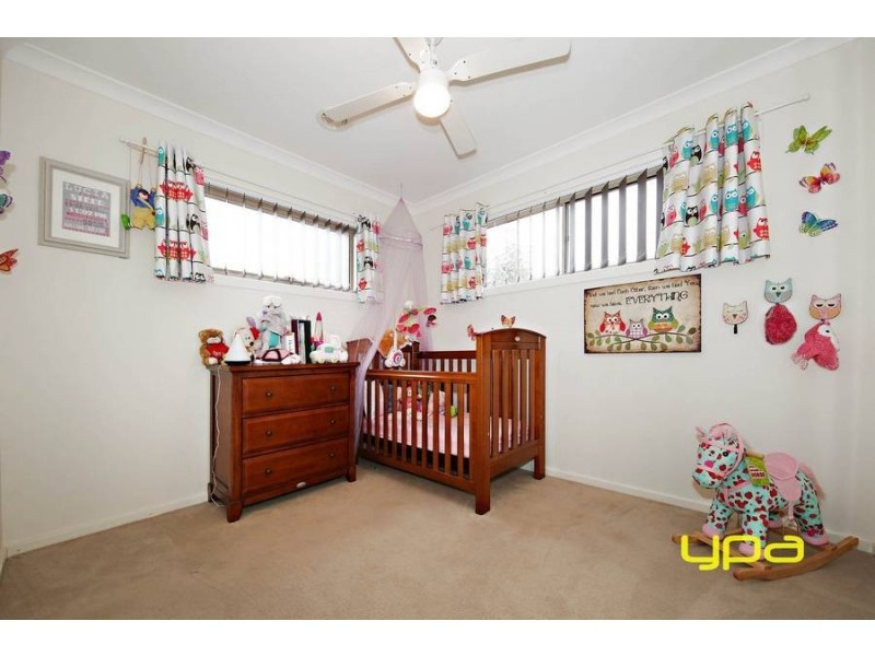 1/40 McCubbin Way, Caroline Springs VIC 3023