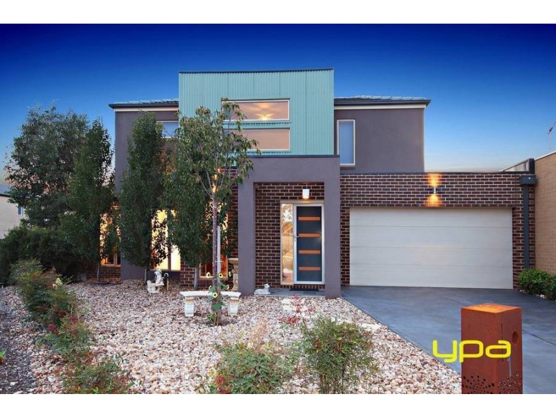 1/40 McCubbin Way, Caroline Springs VIC 3023