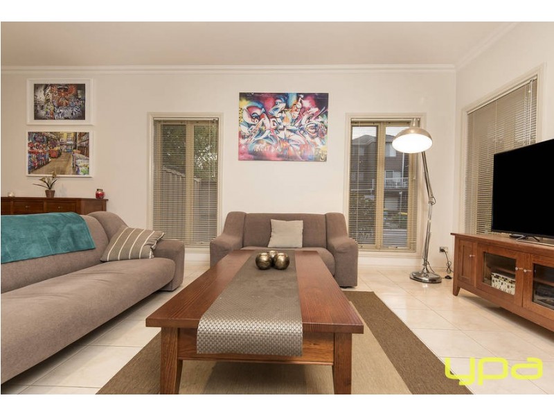 3 Alexandra Garden, Caroline Springs VIC 3023