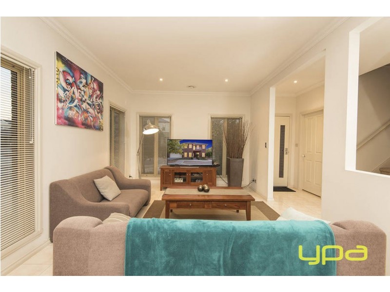 3 Alexandra Garden, Caroline Springs VIC 3023