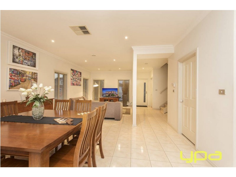 3 Alexandra Garden, Caroline Springs VIC 3023