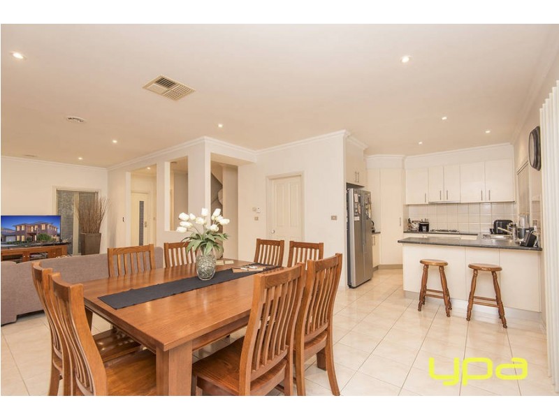 3 Alexandra Garden, Caroline Springs VIC 3023