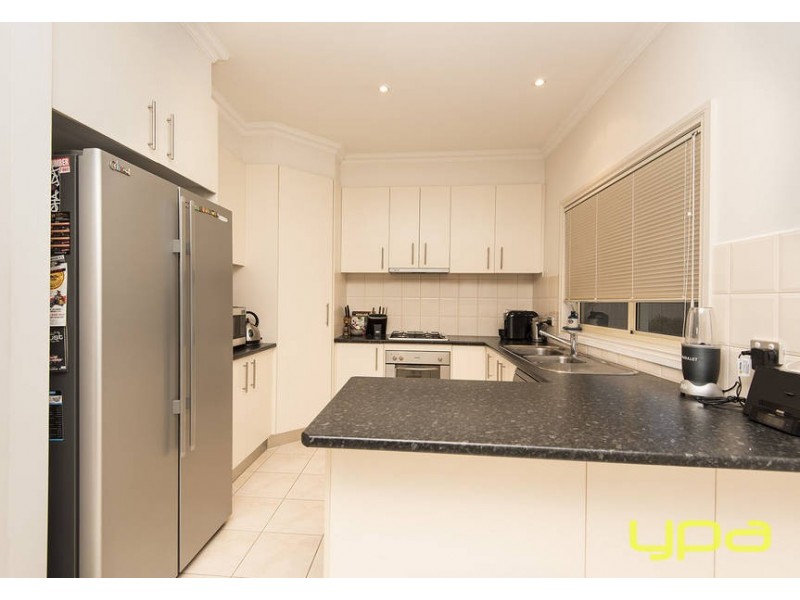 3 Alexandra Garden, Caroline Springs VIC 3023