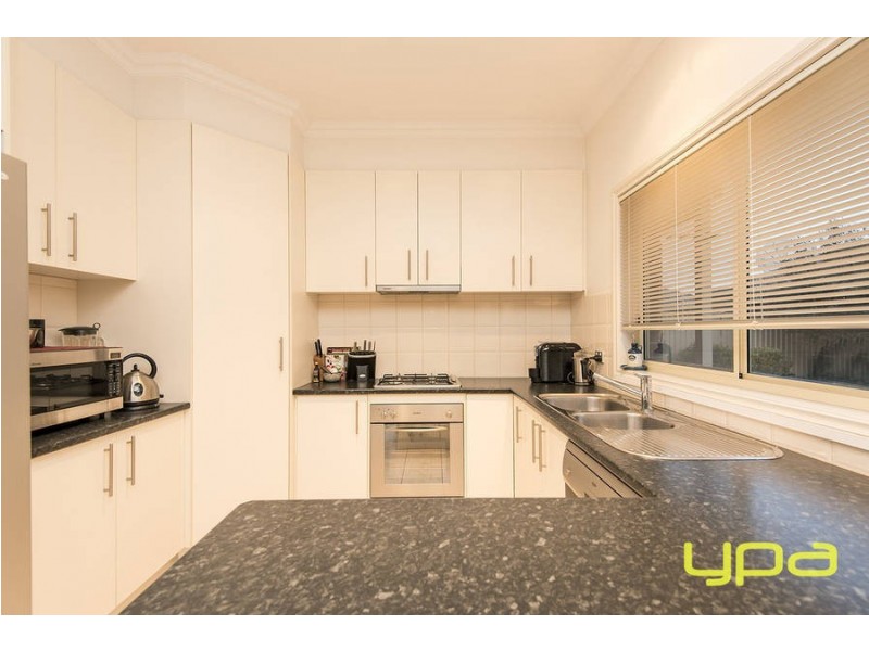 3 Alexandra Garden, Caroline Springs VIC 3023