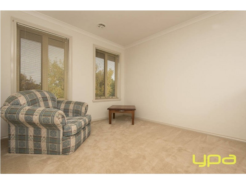 3 Alexandra Garden, Caroline Springs VIC 3023