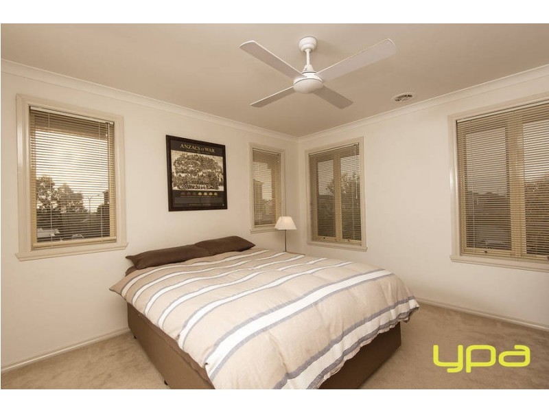 3 Alexandra Garden, Caroline Springs VIC 3023