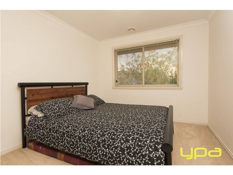 3 Alexandra Garden, Caroline Springs VIC 3023