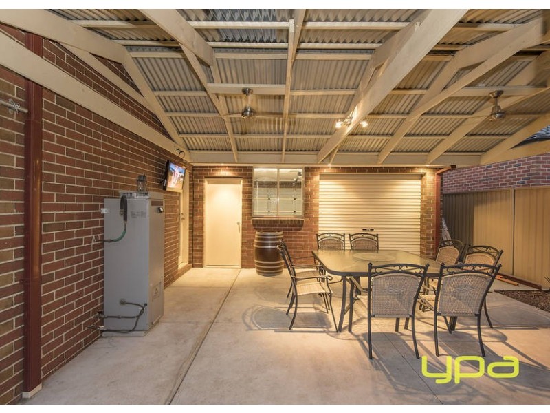 3 Alexandra Garden, Caroline Springs VIC 3023