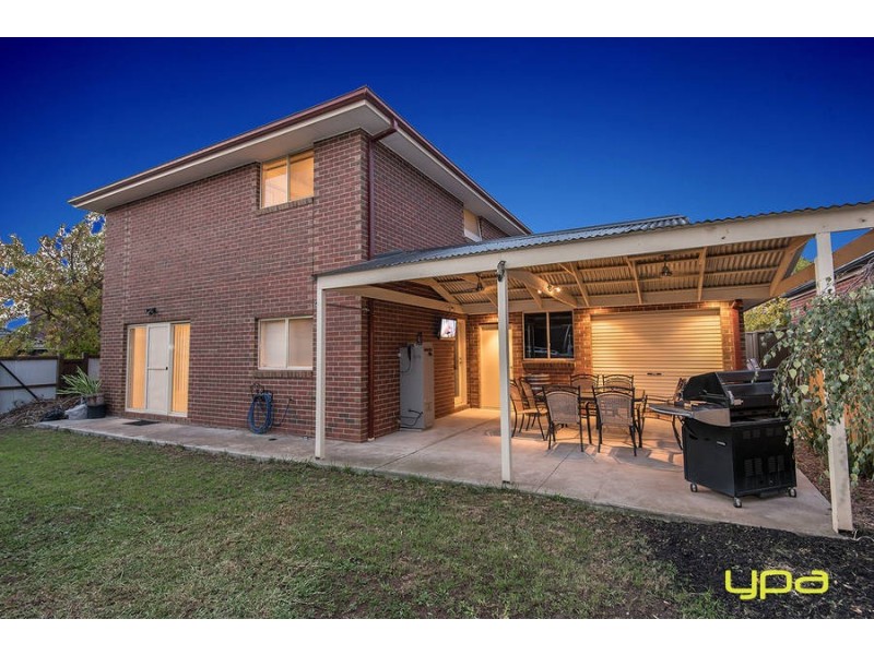 3 Alexandra Garden, Caroline Springs VIC 3023