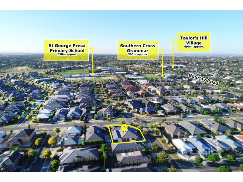 1 Hascombe Drive, Caroline Springs VIC 3023