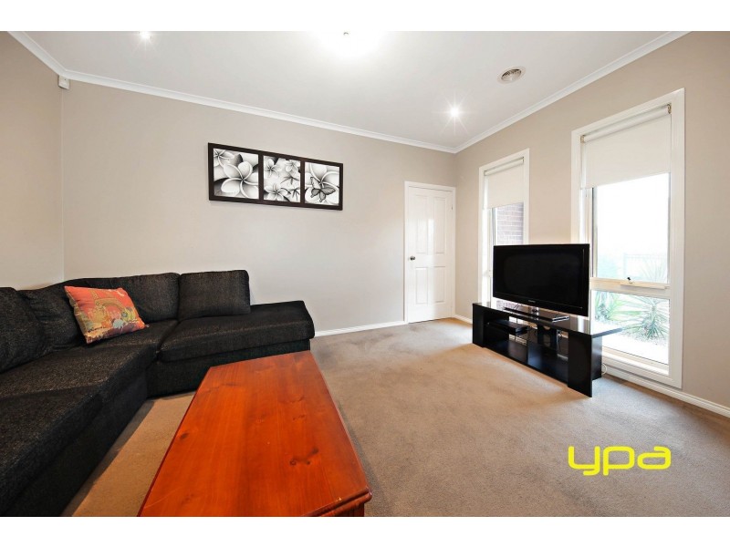 1 Hascombe Drive, Caroline Springs VIC 3023