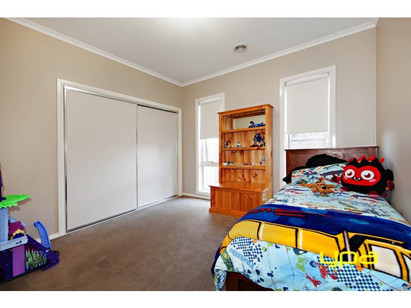 1 Hascombe Drive, Caroline Springs VIC 3023