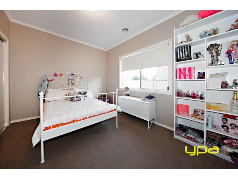 1 Hascombe Drive, Caroline Springs VIC 3023