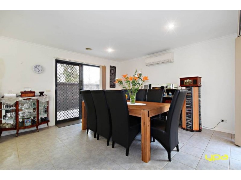 6/8 Sherdley Green, Caroline Springs VIC 3023