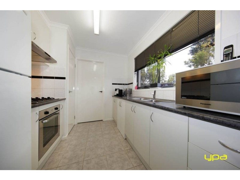 6/8 Sherdley Green, Caroline Springs VIC 3023