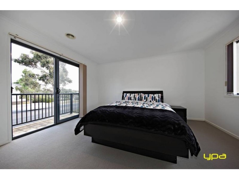 6/8 Sherdley Green, Caroline Springs VIC 3023