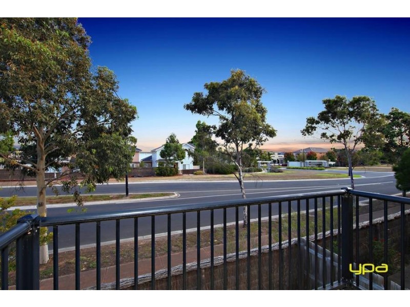 6/8 Sherdley Green, Caroline Springs VIC 3023