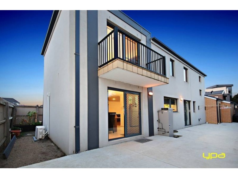 6/8 Sherdley Green, Caroline Springs VIC 3023