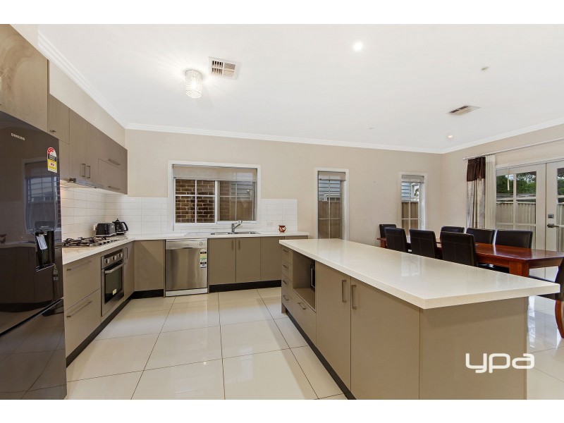 10/7 Toolondo Close, Caroline Springs VIC 3023