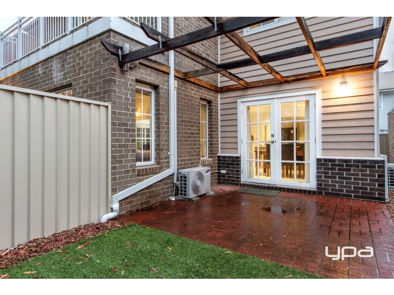 10/7 Toolondo Close, Caroline Springs VIC 3023