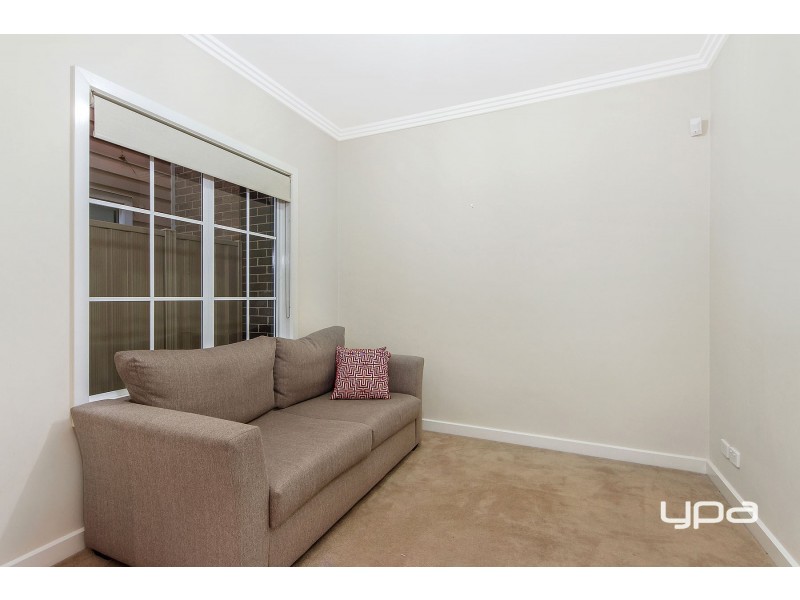 10/7 Toolondo Close, Caroline Springs VIC 3023