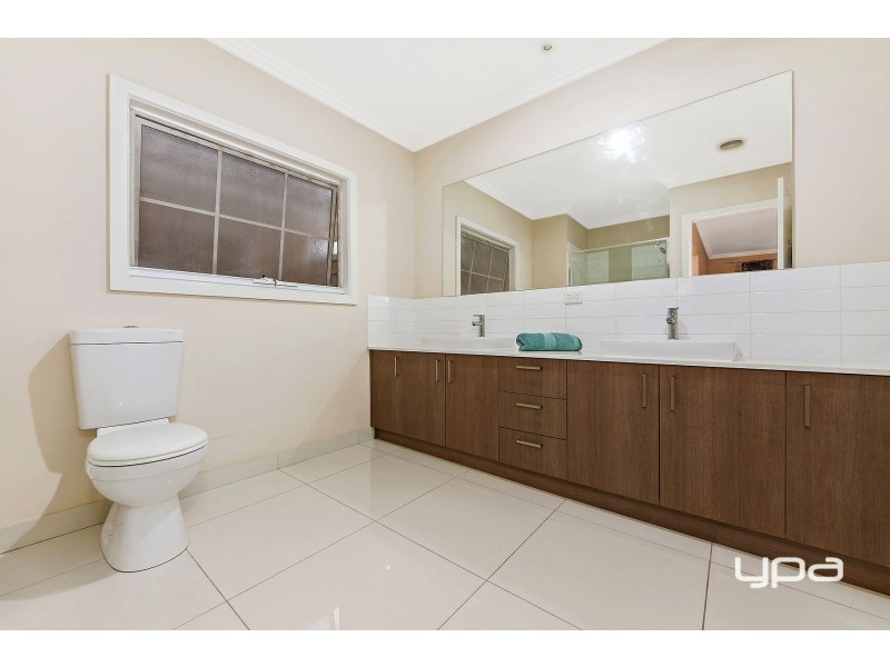 10/7 Toolondo Close, Caroline Springs VIC 3023