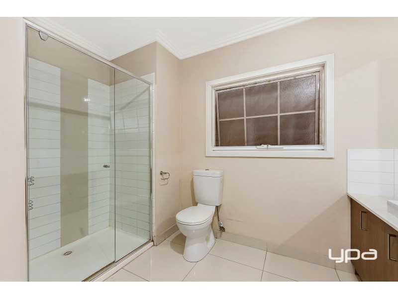 10/7 Toolondo Close, Caroline Springs VIC 3023