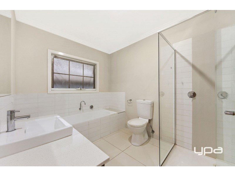 10/7 Toolondo Close, Caroline Springs VIC 3023