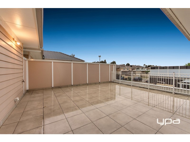 10/7 Toolondo Close, Caroline Springs VIC 3023