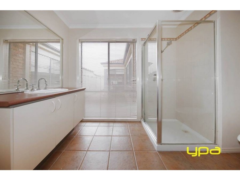 18 Millstream Way, Caroline Springs VIC 3023