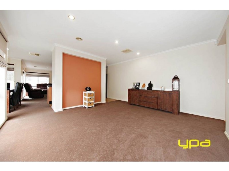 18 Millstream Way, Caroline Springs VIC 3023