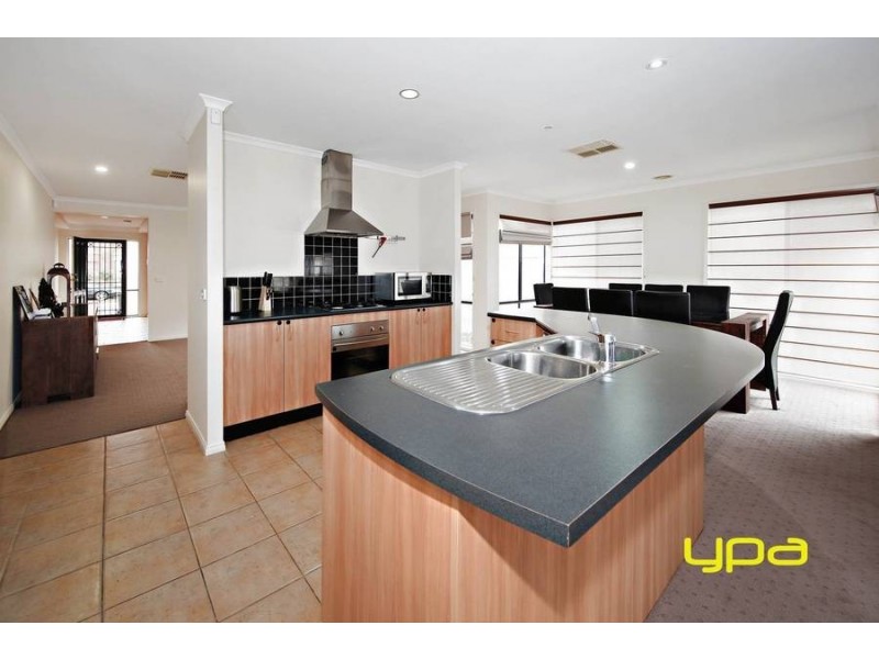 18 Millstream Way, Caroline Springs VIC 3023