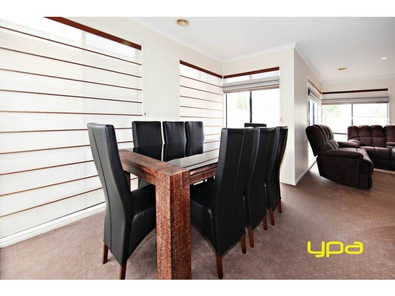 18 Millstream Way, Caroline Springs VIC 3023