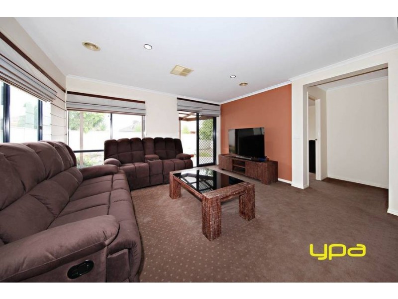 18 Millstream Way, Caroline Springs VIC 3023