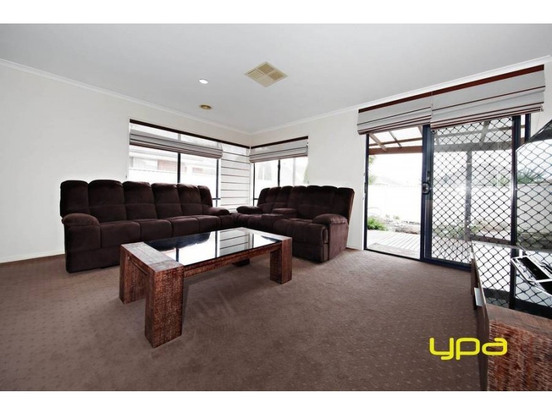 18 Millstream Way, Caroline Springs VIC 3023