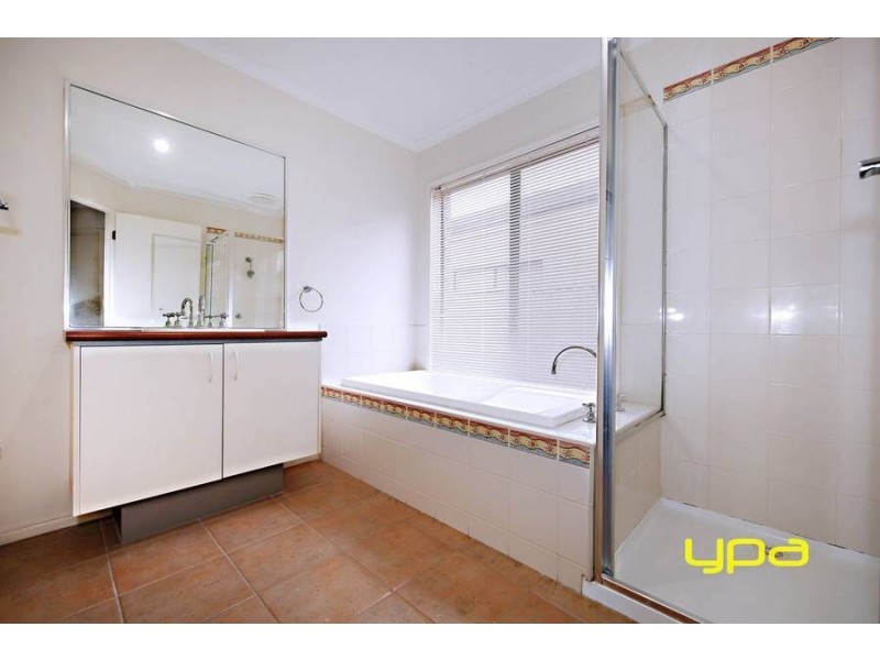 18 Millstream Way, Caroline Springs VIC 3023