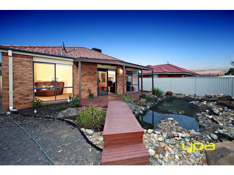 18 Millstream Way, Caroline Springs VIC 3023