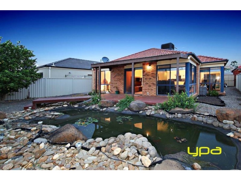 18 Millstream Way, Caroline Springs VIC 3023