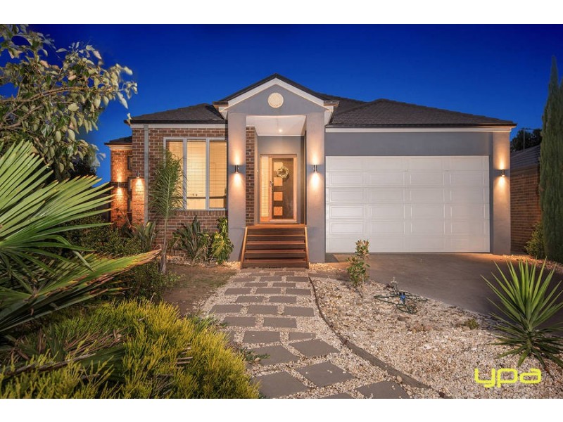 2 Weigall Close, Caroline Springs VIC 3023