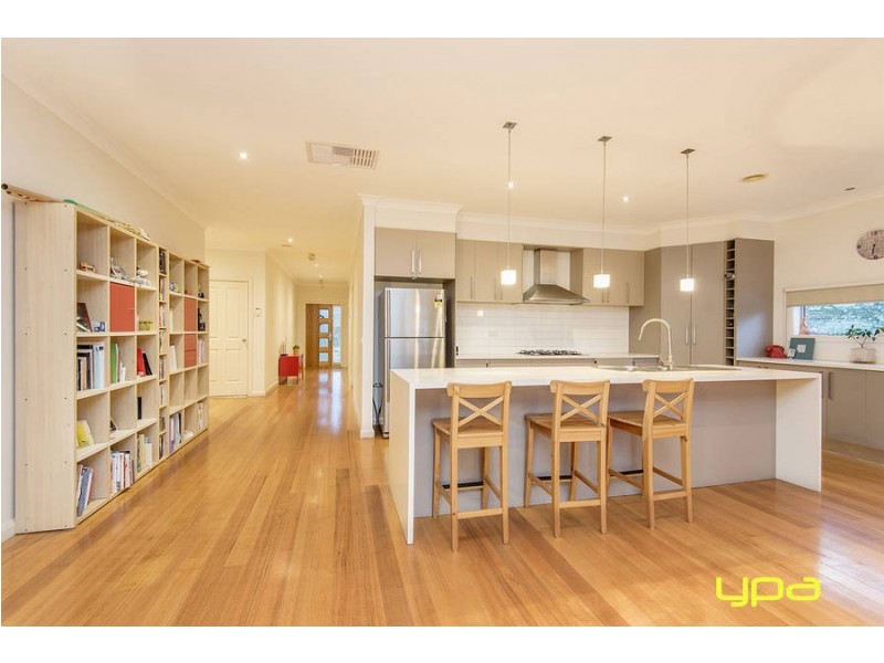 2 Weigall Close, Caroline Springs VIC 3023