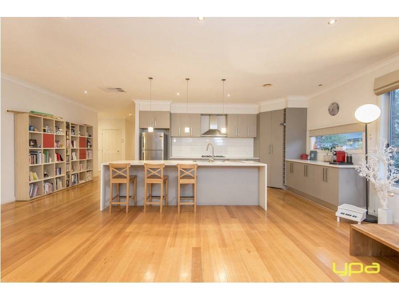 2 Weigall Close, Caroline Springs VIC 3023