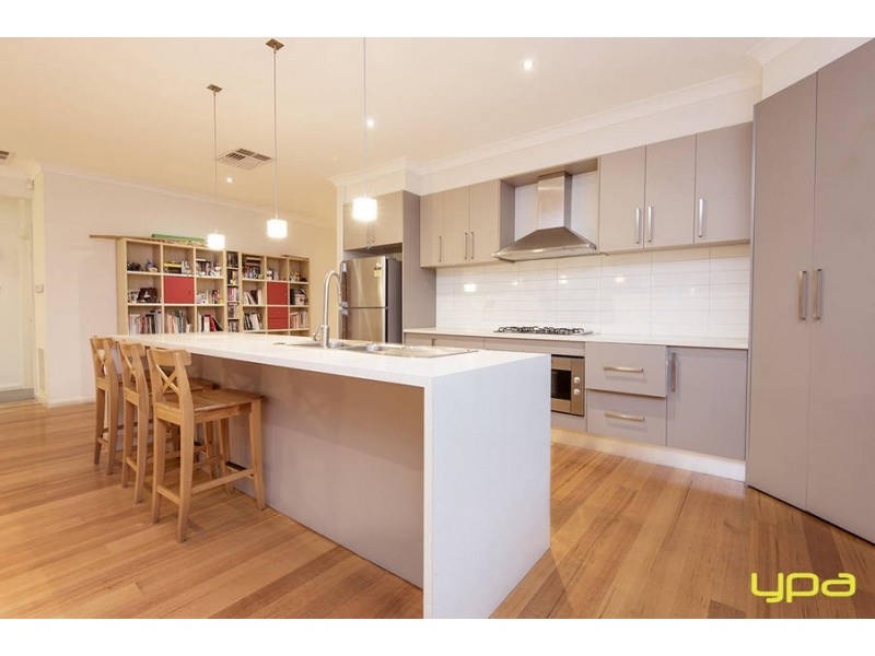 2 Weigall Close, Caroline Springs VIC 3023