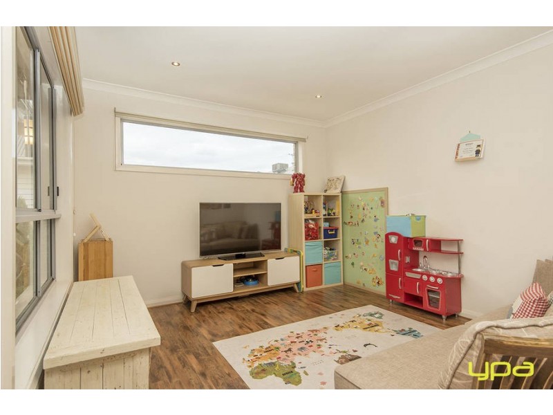 2 Weigall Close, Caroline Springs VIC 3023