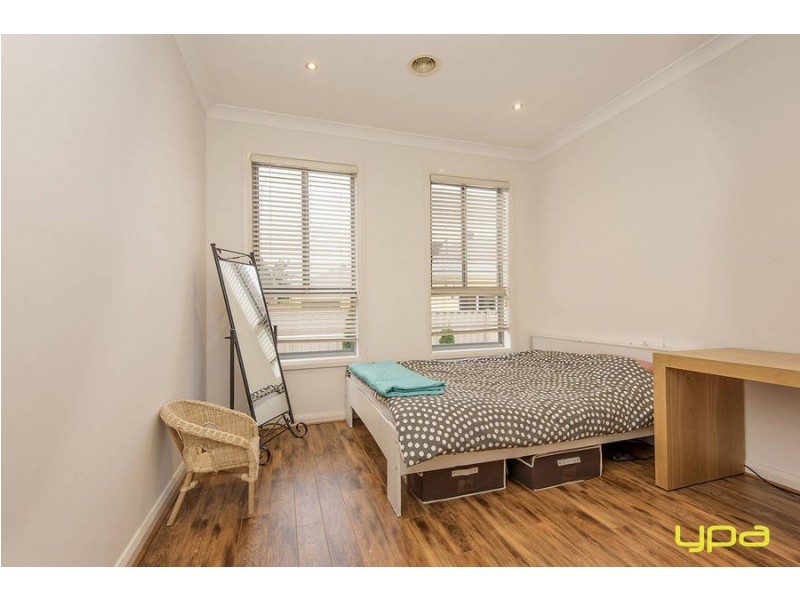 2 Weigall Close, Caroline Springs VIC 3023