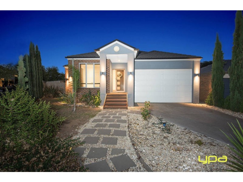 2 Weigall Close, Caroline Springs VIC 3023