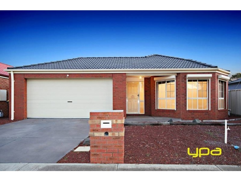 15 The Parkway, Caroline Springs VIC 3023