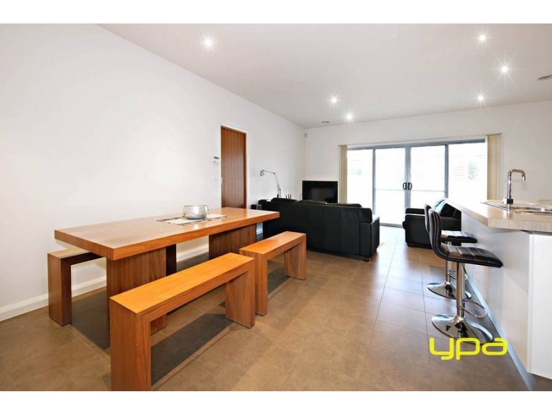 6 Aberfeldie Way, Caroline Springs VIC 3023