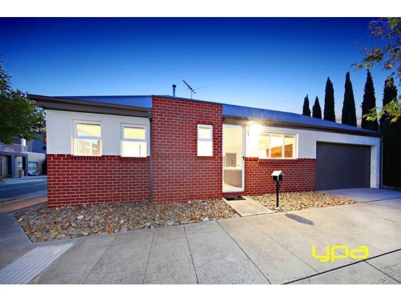 6 Strathvea Lane, Caroline Springs VIC 3023