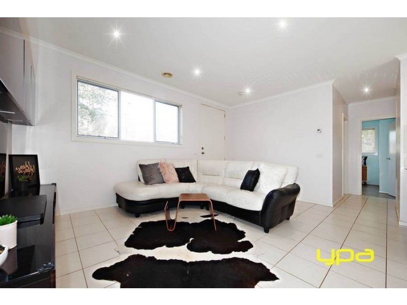 6 Strathvea Lane, Caroline Springs VIC 3023